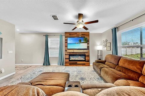 House in Wimauma, Florida 4 bedrooms, 177.81 sq.m. № 1723623 - photo 7