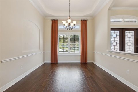 House in Sorrento, Florida 4 bedrooms, 298.77 sq.m. № 2395938 - photo 12