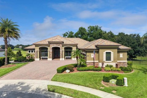 House in Sorrento, Florida 4 bedrooms, 298.77 sq.m. № 2395938 - photo 4