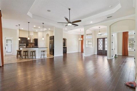 House in Sorrento, Florida 4 bedrooms, 298.77 sq.m. № 2395938 - photo 15