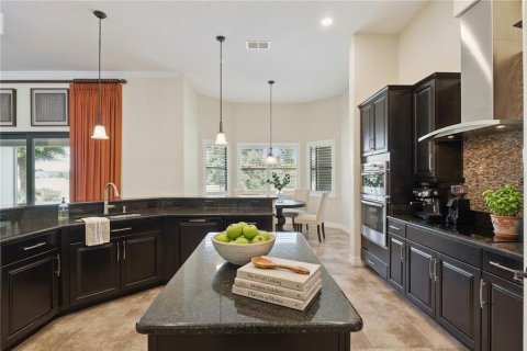 House in Sorrento, Florida 4 bedrooms, 298.77 sq.m. № 2395938 - photo 16