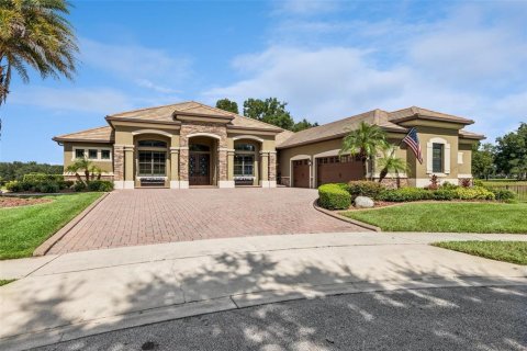 House in Sorrento, Florida 4 bedrooms, 298.77 sq.m. № 2395938 - photo 3