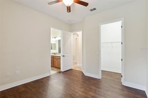 House in Sorrento, Florida 4 bedrooms, 298.77 sq.m. № 2395938 - photo 28
