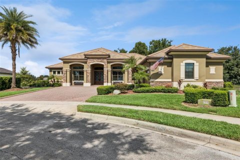 House in Sorrento, Florida 4 bedrooms, 298.77 sq.m. № 2395938