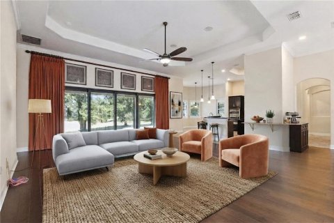 House in Sorrento, Florida 4 bedrooms, 298.77 sq.m. № 2395938 - photo 9