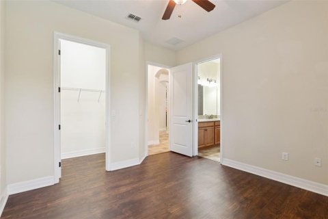 House in Sorrento, Florida 4 bedrooms, 298.77 sq.m. № 2395938 - photo 25