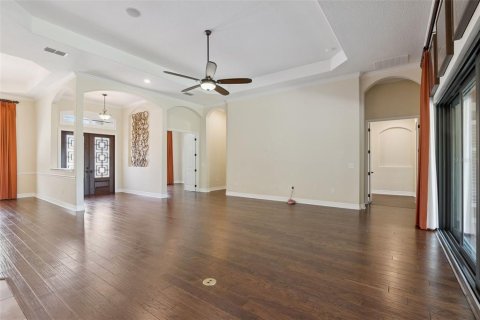 House in Sorrento, Florida 4 bedrooms, 298.77 sq.m. № 2395938 - photo 14