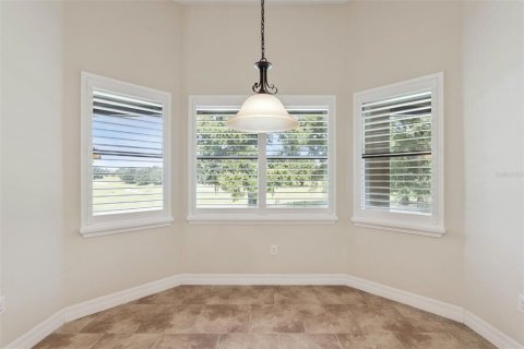 House in Sorrento, Florida 4 bedrooms, 298.77 sq.m. № 2395938 - photo 22