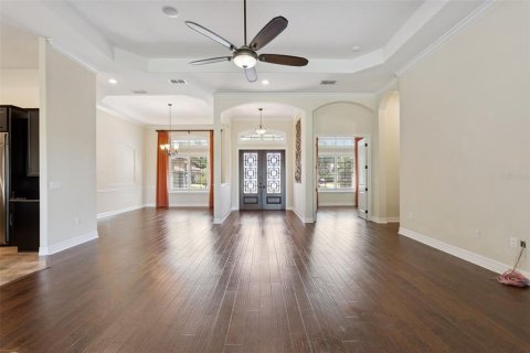 House in Sorrento, Florida 4 bedrooms, 298.77 sq.m. № 2395938 - photo 7