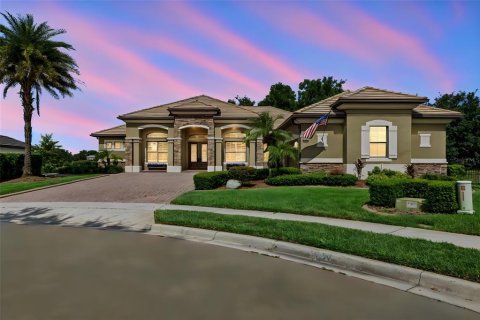 House in Sorrento, Florida 4 bedrooms, 298.77 sq.m. № 2395938 - photo 2