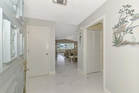 Villa ou maison à vendre à Venice, Floride: 2 chambres, 161.84 m2 № 2413666 - photo 9
