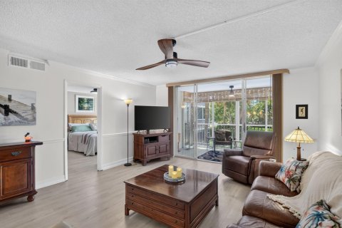 Condo in Delray Beach, Florida, 2 bedrooms № 2171909 - photo 13