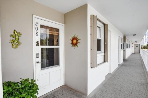 Condo in Delray Beach, Florida, 2 bedrooms № 2171909 - photo 27