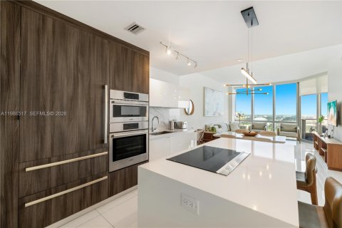 Condo in Miami, Florida, 1 bedroom  № 2044914 - photo 5