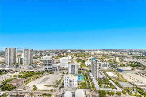 Condo in Miami, Florida, 1 bedroom  № 2044914 - photo 17