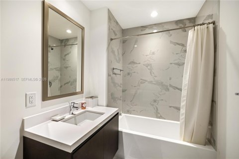 Condo in Miami, Florida, 1 bedroom  № 2044914 - photo 15