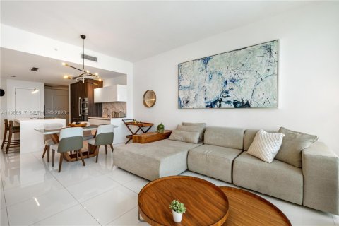 Condo in Miami, Florida, 1 bedroom  № 2044914 - photo 2