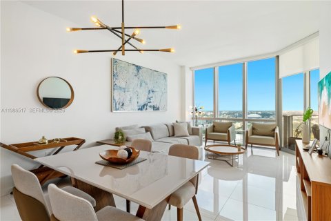 Condo in Miami, Florida, 1 bedroom  № 2044914 - photo 3