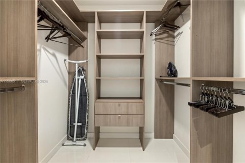 Condo in Miami, Florida, 1 bedroom  № 2044914 - photo 12