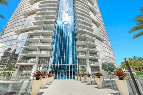 Condo in Miami, Florida, 1 bedroom  № 2044914 - photo 25