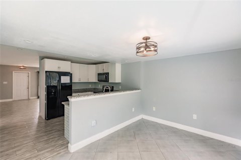 House in North Fort Myers, Florida 3 bedrooms, 123.19 sq.m. № 1576572 - photo 6