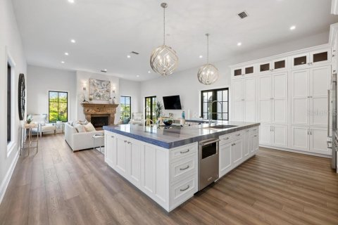 House in Sarasota, Florida 6 bedrooms, 483.18 sq.m. № 1300420 - photo 30