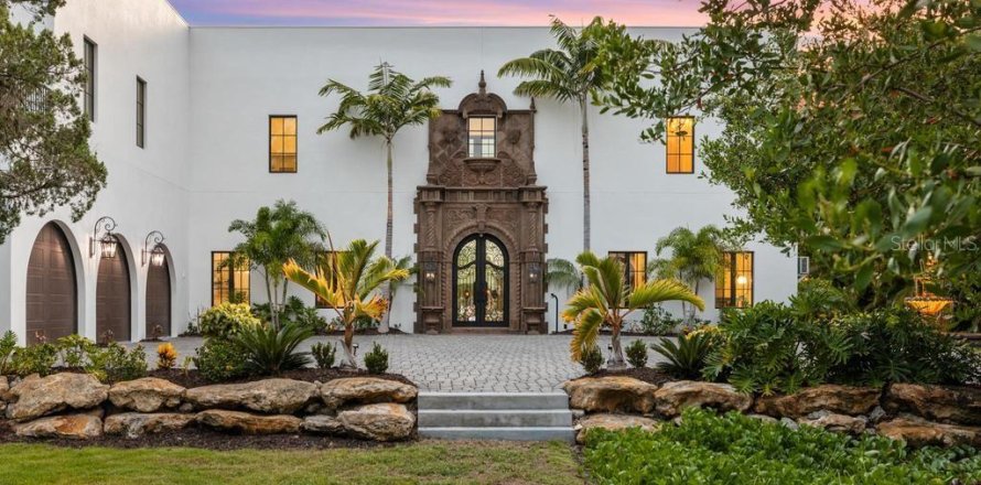 House in Sarasota, Florida 6 bedrooms, 483.18 sq.m. № 1300420