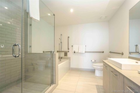 Condo in Hollywood, Florida, 2 bedrooms № 1959602 - photo 14