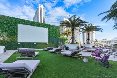 Condo in Hollywood, Florida, 2 bedrooms № 1959602 - photo 27