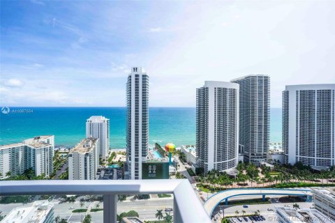 Condo in Hollywood, Florida, 2 bedrooms № 1959602 - photo 4