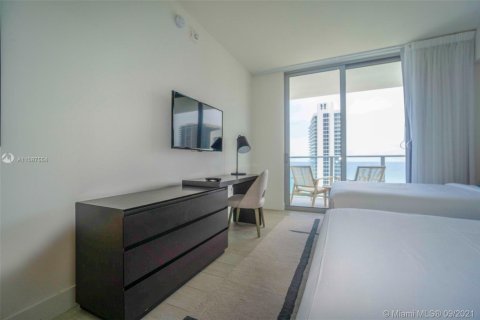 Condo in Hollywood, Florida, 2 bedrooms № 1959602 - photo 22