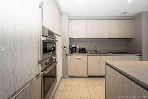 Condo in Hollywood, Florida, 2 bedrooms № 1959602 - photo 12