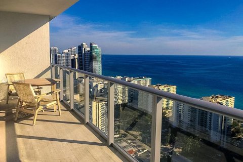 Condo in Hollywood, Florida, 2 bedrooms № 1959602 - photo 25