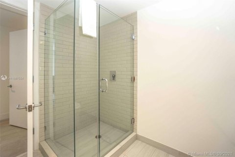 Condo in Hollywood, Florida, 2 bedrooms № 1959602 - photo 18