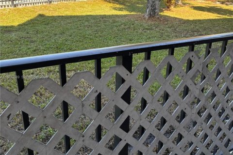 Condo in Hialeah, Florida, 3 bedrooms № 2026948 - photo 15