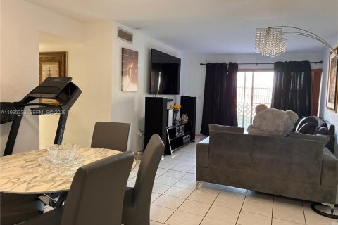 Condo in Hialeah, Florida, 3 bedrooms № 2026948 - photo 6