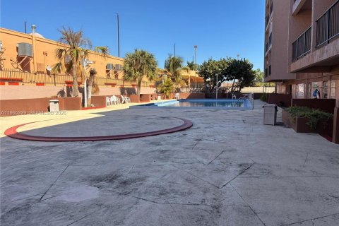 Condo in Hialeah, Florida, 3 bedrooms № 2026948 - photo 17