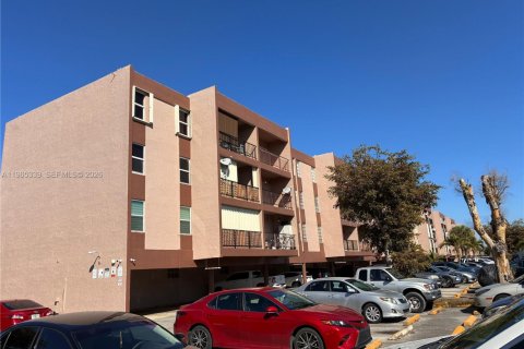 Condo in Hialeah, Florida, 3 bedrooms  № 2026948