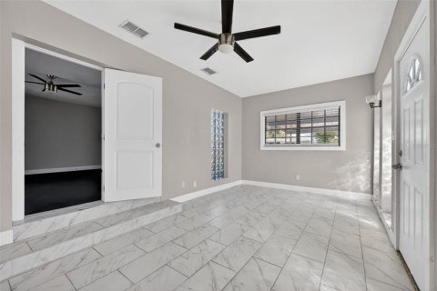 Villa ou maison à vendre à Tampa, Floride: 3 chambres, 122.45 m2 № 2341604 - photo 13