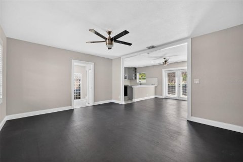 Villa ou maison à vendre à Tampa, Floride: 3 chambres, 122.45 m2 № 2341604 - photo 5