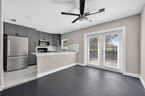 Villa ou maison à vendre à Tampa, Floride: 3 chambres, 122.45 m2 № 2341604 - photo 10