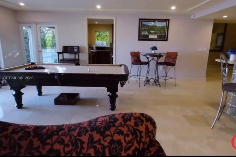 Casa en venta en North Bay Village, Florida, 4 dormitorios, 393.16 m2 № 1986780 - foto 9