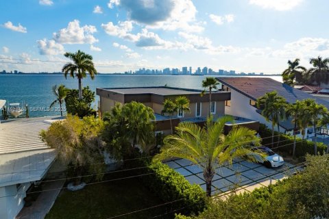 Casa en venta en North Bay Village, Florida, 4 dormitorios, 393.16 m2 № 1986780 - foto 3