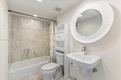 Condominio en venta en Miami Beach, Florida, 1 dormitorio, 79.99 m2 № 1875424 - foto 20