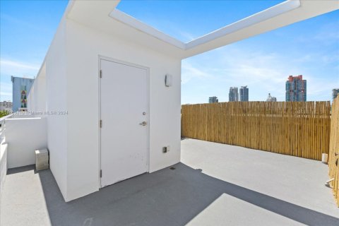 Condominio en venta en Miami Beach, Florida, 1 dormitorio, 79.99 m2 № 1875424 - foto 28