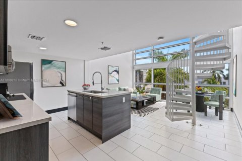 Condominio en venta en Miami Beach, Florida, 1 dormitorio, 79.99 m2 № 1875424 - foto 4