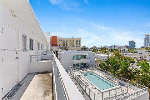 Condominio en venta en Miami Beach, Florida, 1 dormitorio, 79.99 m2 № 1875424 - foto 13
