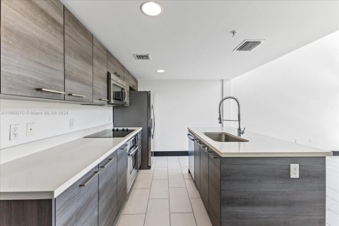 Condominio en venta en Miami Beach, Florida, 1 dormitorio, 79.99 m2 № 1875424 - foto 14