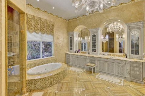 House in Boca Raton, Florida 7 bedrooms, 716.18 sq.m. № 2259791 - photo 16
