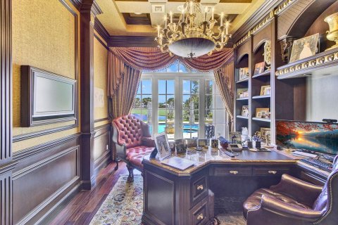 House in Boca Raton, Florida 7 bedrooms, 716.18 sq.m. № 2259791 - photo 13